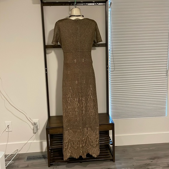 Beautiful Metallic Brown Knitted fully lined gown with scalloped edges. - Picture 2 of 12